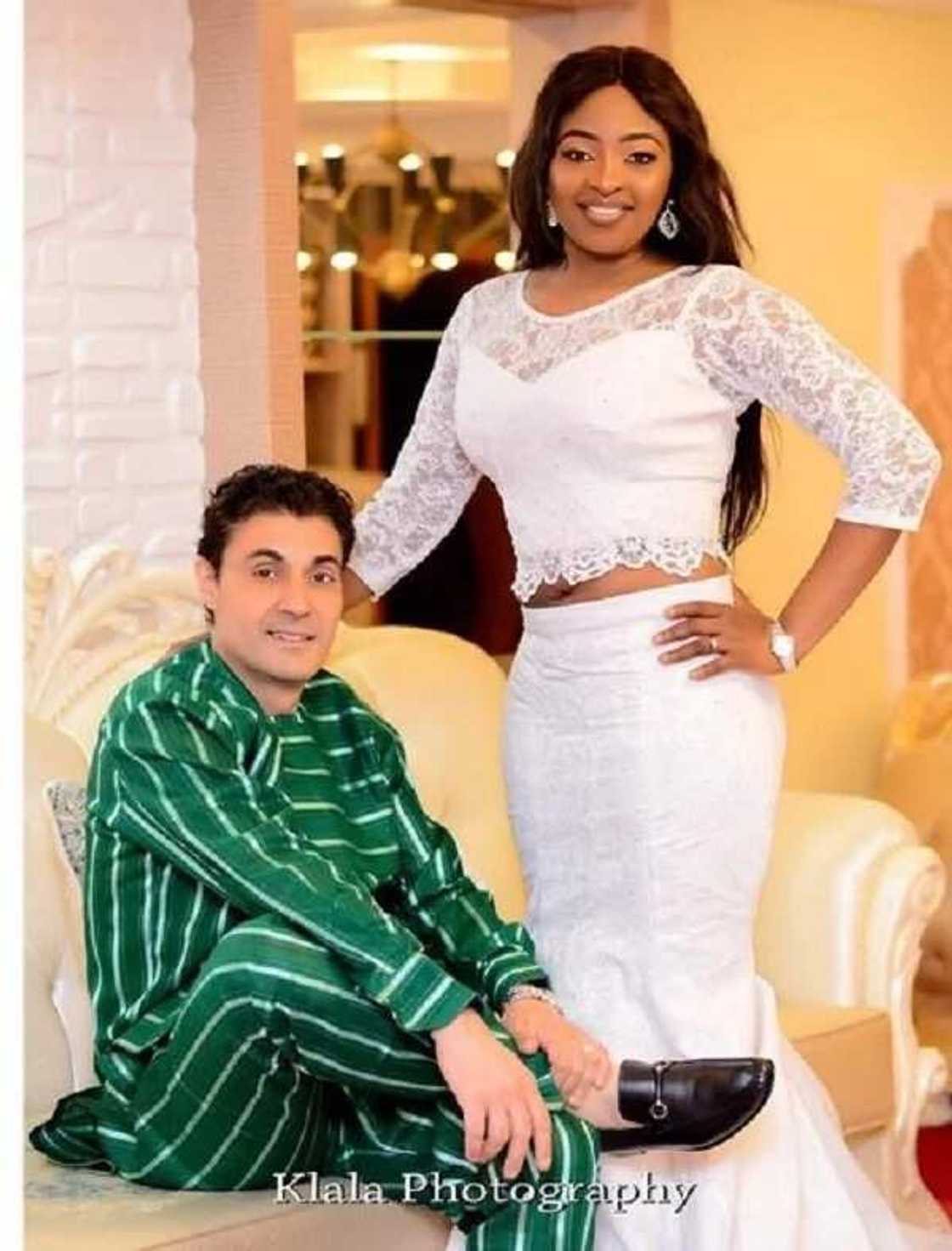 Nigerian lady weds her oyinbo lover in grand style (beautiful photos) Nigerian lady weds her oyinbo lover in grand style (beautiful photos)