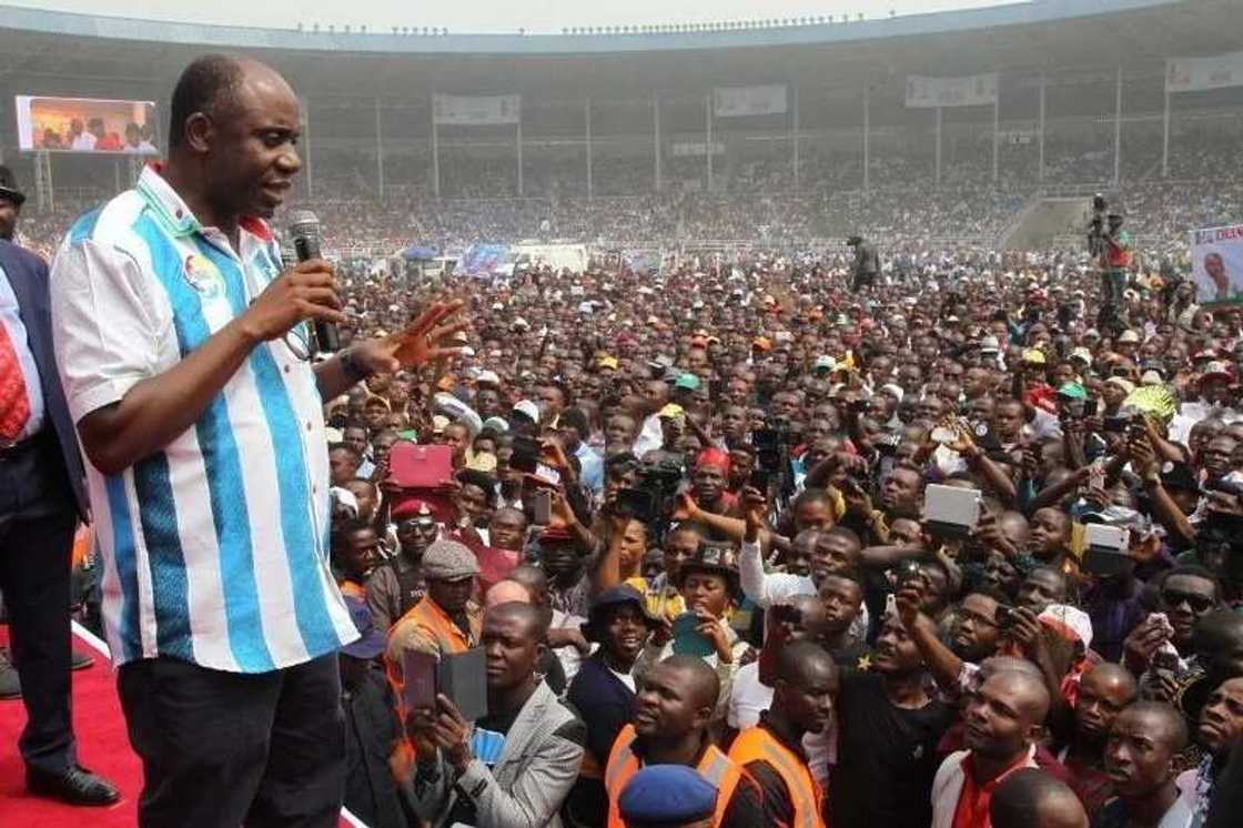 Lema ta yage: Tsohon kwamishina a jihar Abia ya koma jam'iyyar APC Lema ta yage: Tsohon kwamishina a jihar Abia ya koma jam'iyyar APC