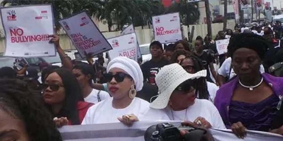 Tonto Dikeh, Mercy Aigbe and Ooni of Ife’s wife campaign against domestic violence (photos) Tonto Dikeh, Mercy Aigbe and Ooni of Ife’s wife campaign against domestic violence (photos)