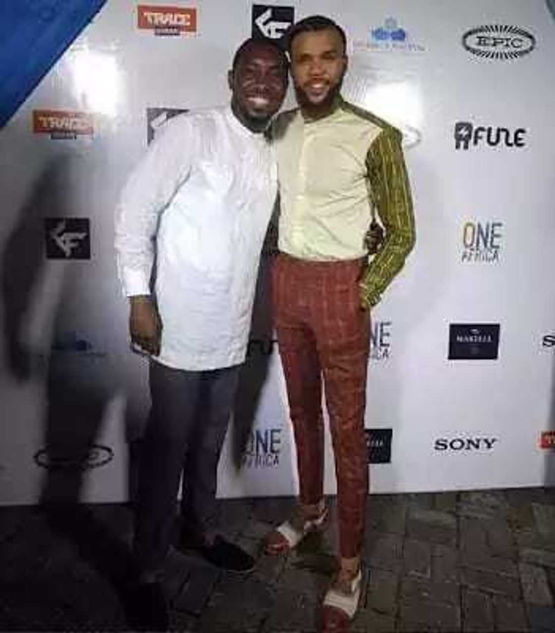 Manyan sannu sun fita yawan shakatawa da Jidenna Manyan sannu sun fita yawan shakatawa da Jidenna