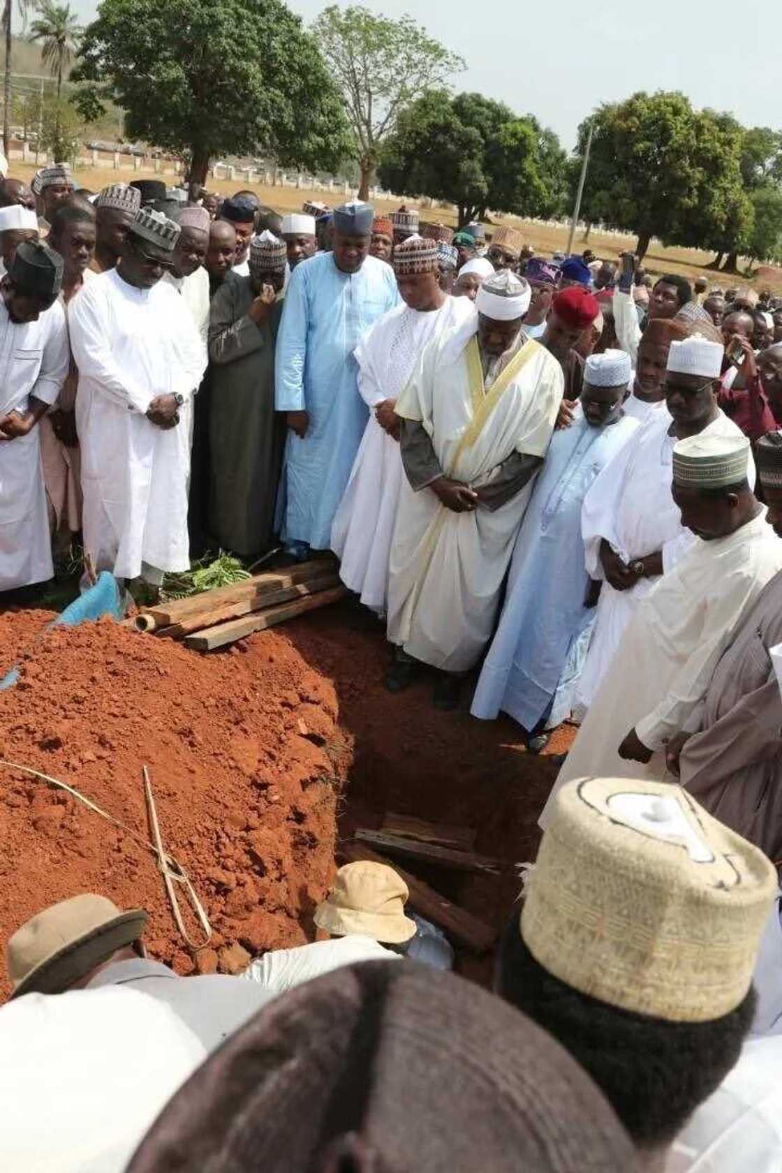 An yi jana'izzar marigayi Sanata Wakili a Abuja An yi jana'izzar marigayi Sanata Wakili a Abuja