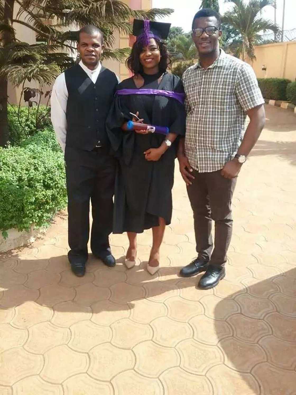 Beautiful lady graduates with a first class in Engineering from UNIZIK Beautiful lady graduates with a first class in Engineering from UNIZIK
