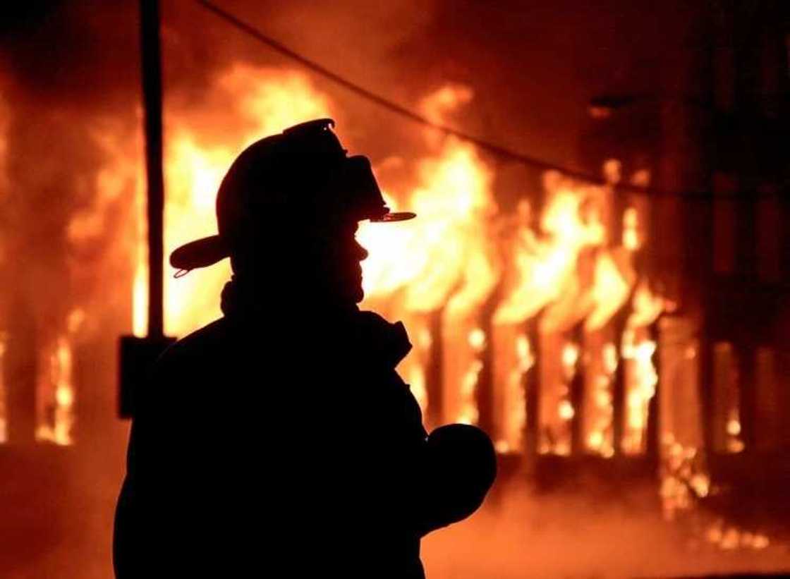 Masoya sun kashe kansu a Ingila rungume da juna, inda suka shiga gaban jirgin kasa Masoya sun kashe kansu a Ingila rungume da juna, inda suka shiga gaban jirgin kasa