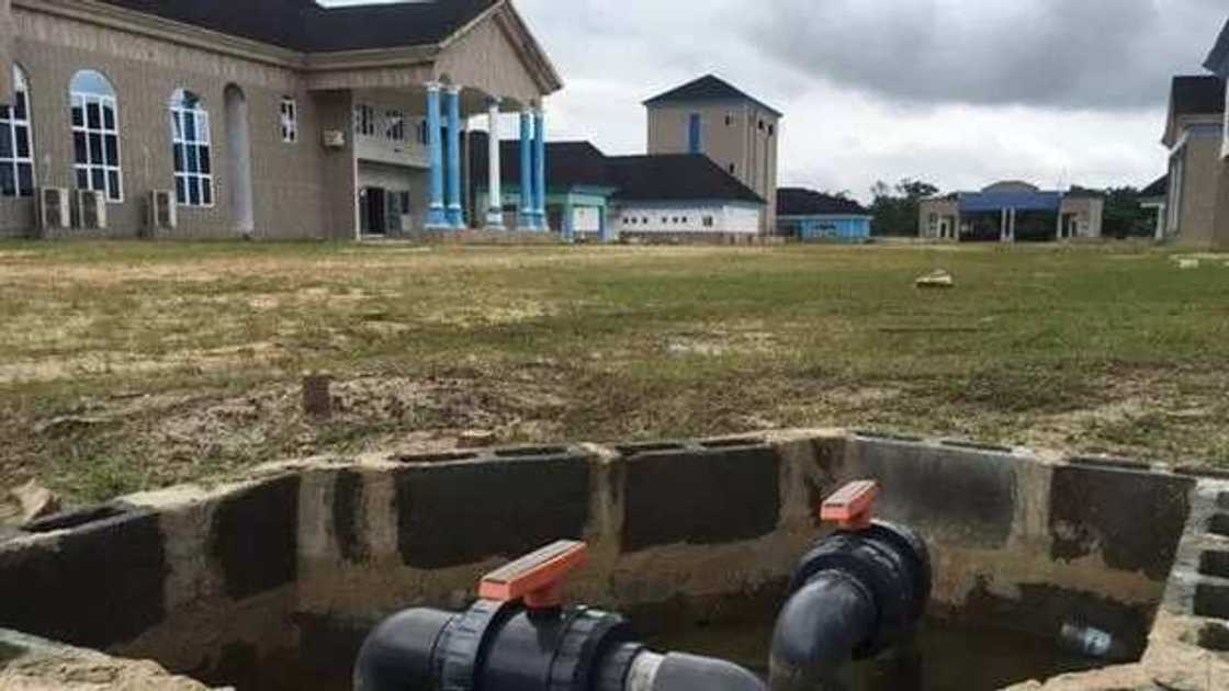 An kama wani malamin jami’a zindir a hotel An kama wani malamin jami’a zindir a hotel