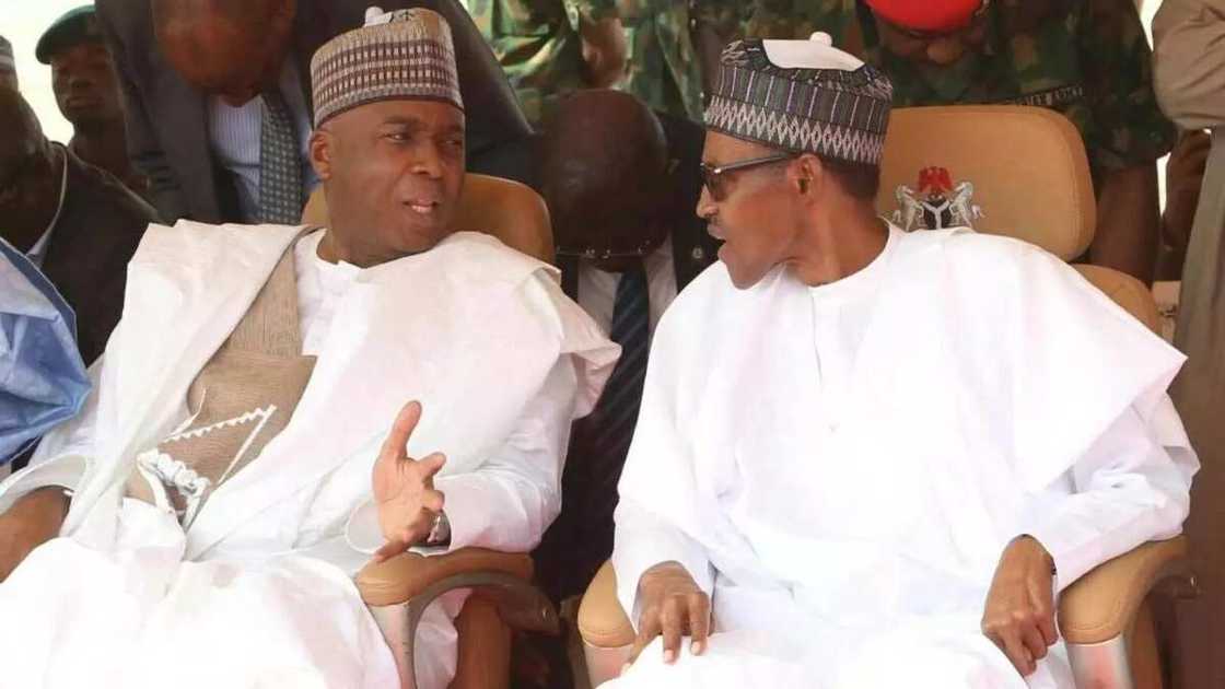 Yanzu Yanzu: Saraki zai yi takara da Buhari a 2019 – Bloomberg