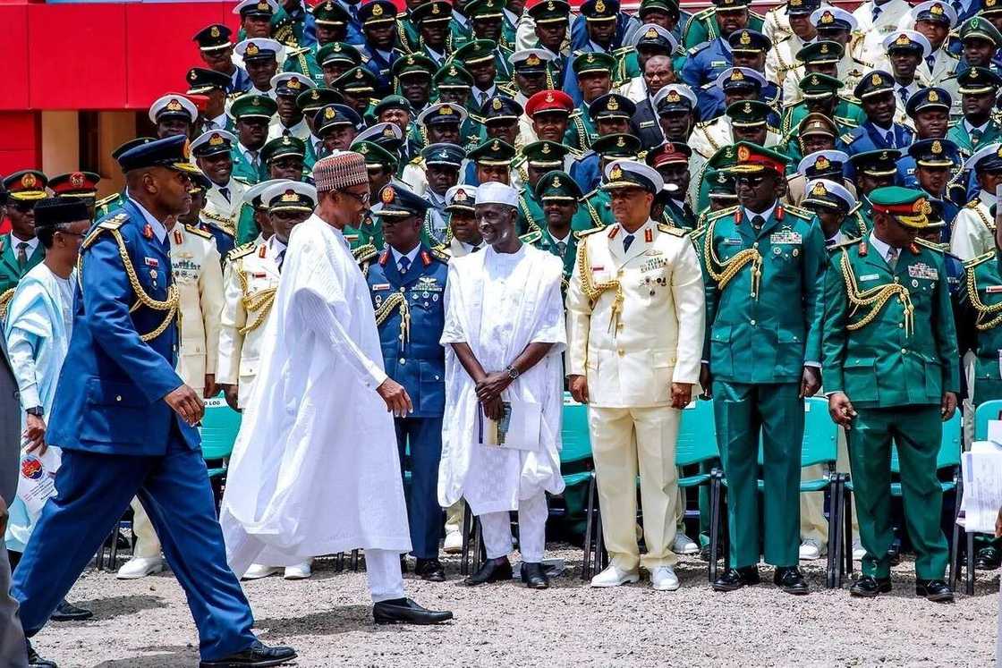 Shugaba Buhari ya halarci taron yaye manyan Sojoji a garin Jaji (Kalli kayatattun hotunan) Shugaba Buhari ya halarci taron yaye manyan Sojoji a garin Jaji (Kalli kayatattun hotunan)