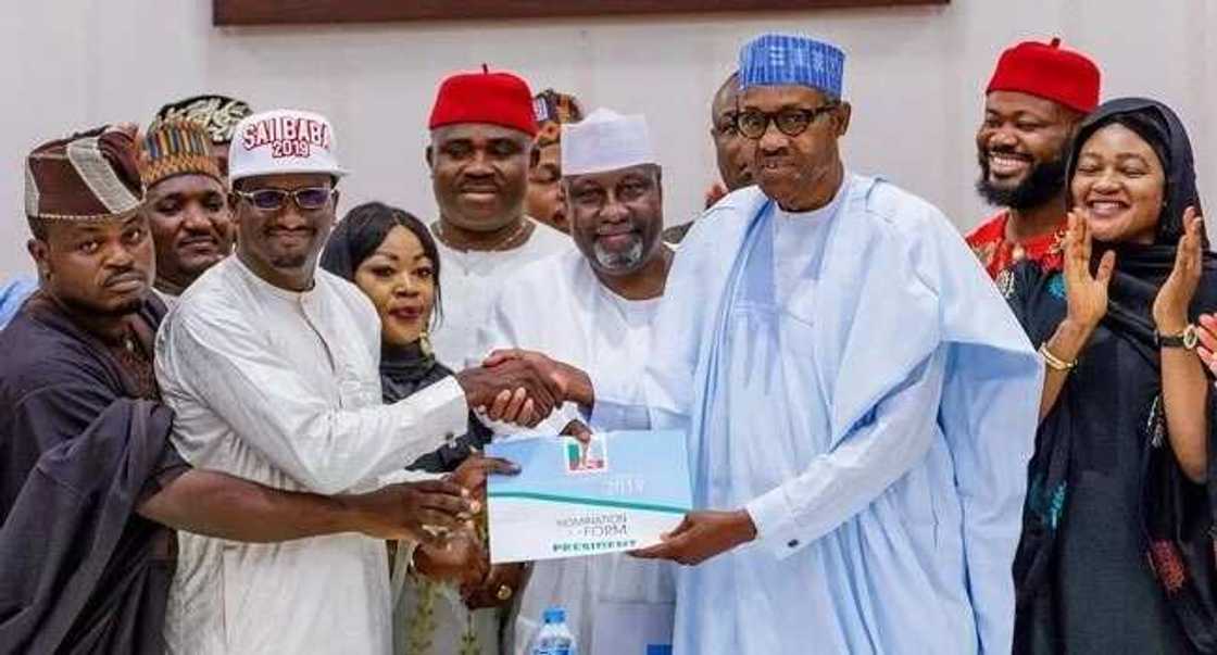 Jam'iyyar APC ta kawo wahala, ya kamata jama’a su zabi PDP - Zaka Sunday Jam'iyyar APC ta kawo wahala, ya kamata jama’a su zabi PDP - Zaka Sunday