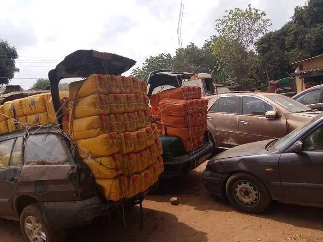 Dubi hotunan kayayakin da jami'an Kwastam suka kwace a jihar Ogun Dubi hotunan kayayakin da jami'an Kwastam suka kwace a jihar Ogun