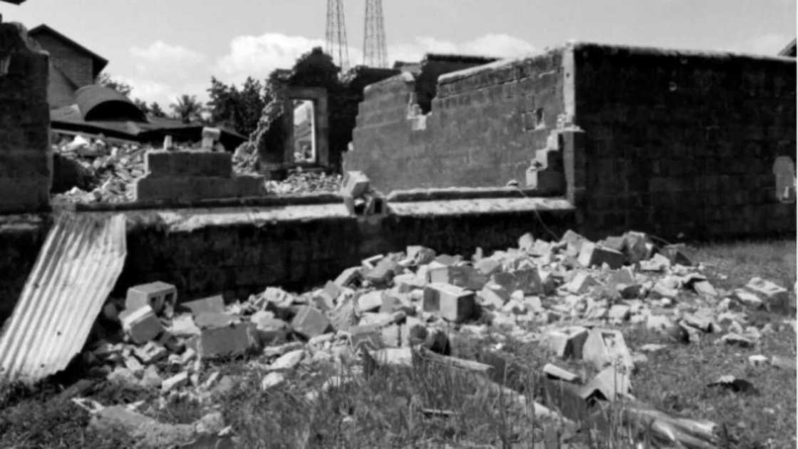 The photo below shows a view of the destroyed prison of Calabar on November 13, 1967