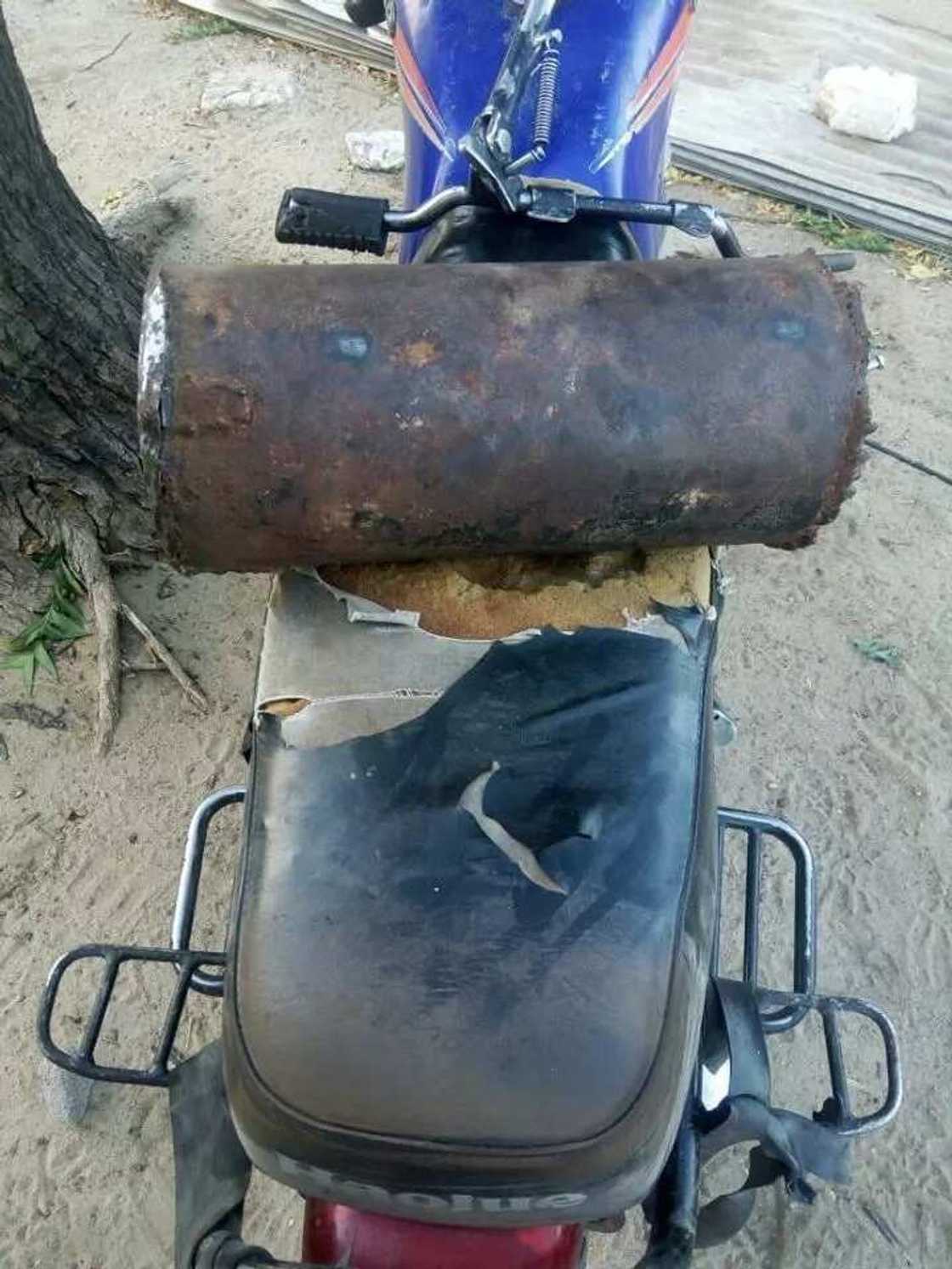 Army intercepts Boko Haram bomb squad, recovers weapons (photos) Army intercepts Boko Haram bomb squad, recovers weapons (photos)