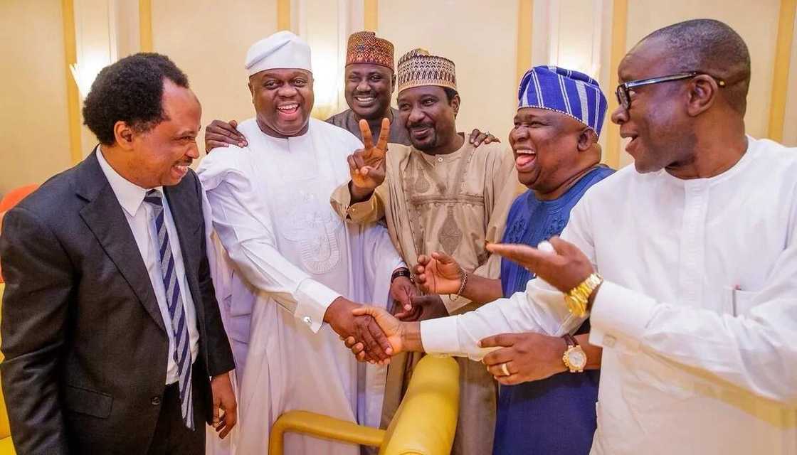 Hotuna daga ganawar Buhari da Sanatocin PDP a daren jiya Hotuna daga ganawar Buhari da Sanatocin PDP a daren jiya