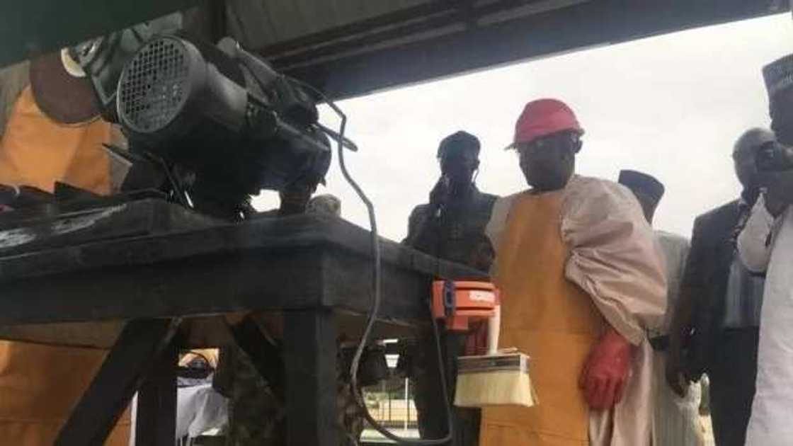 Hotunan taron lalata dubban bindigogi a jihar Zamfara Hotunan taron lalata dubban bindigogi a jihar Zamfara