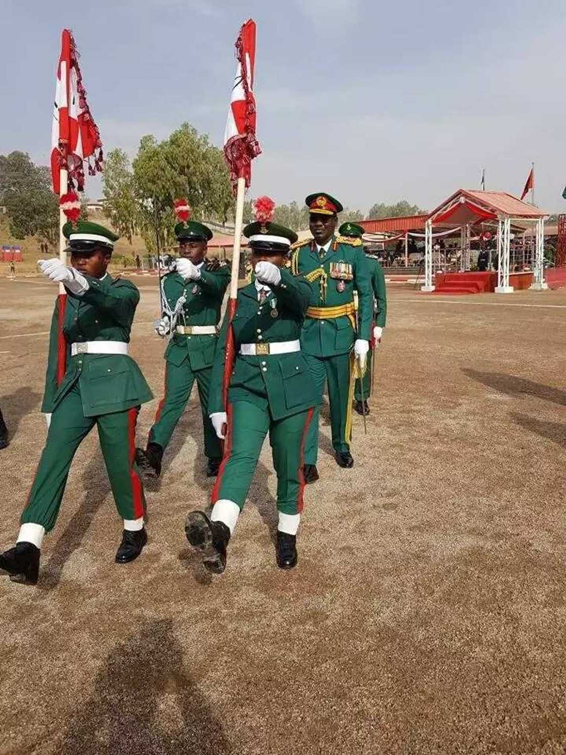 Kayatattun hotunan faretin kammala bayar da horo ga sabbin sojojin kasa a Jaji Kayatattun hotunan faretin kammala bayar da horo ga sabbin sojojin kasa a Jaji