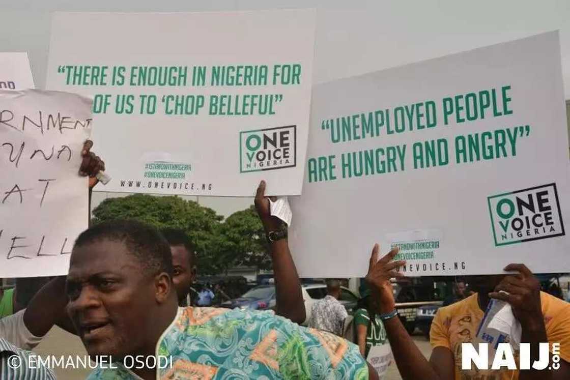 Live Updates: Anti-Government protest kicks off as thousands of Nigerians gather in Lagos, Abuja (photos,video) Live Updates: Anti-Government protest kicks off as thousands of Nigerians gather in Lagos, Abuja (photos,video)