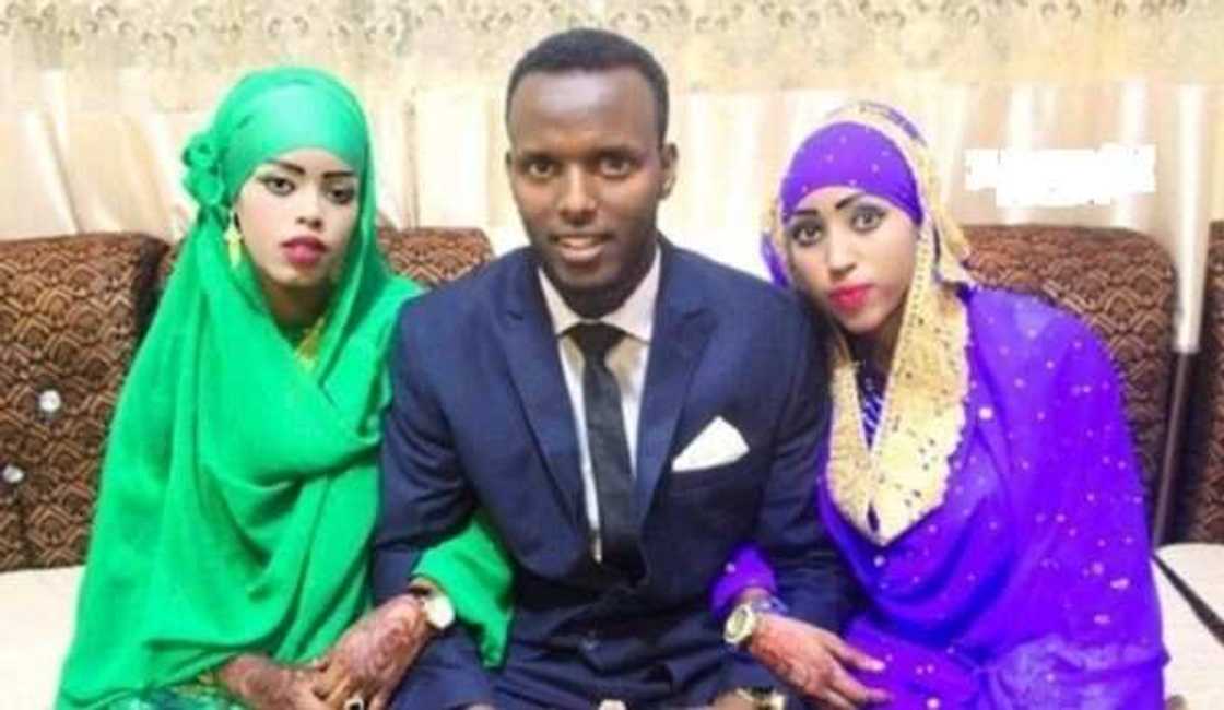 Wani kyakyawan matashi ya auri mata biyu a rana daya ya karfafawa sauran maza gwiwar yin haka Wani kyakyawan matashi ya auri mata biyu a rana daya ya karfafawa sauran maza gwiwar yin haka