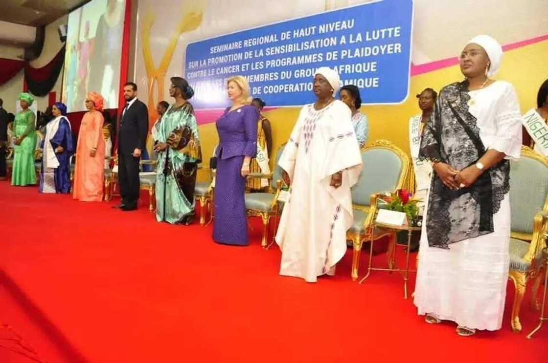 Uwargidan shugaban kasa Aisha Buhari ta halarci gagarumin taro a kasar Burkina Faso (hotuna) Uwargidan shugaban kasa Aisha Buhari ta halarci gagarumin taro a kasar Burkina Faso (hotuna)