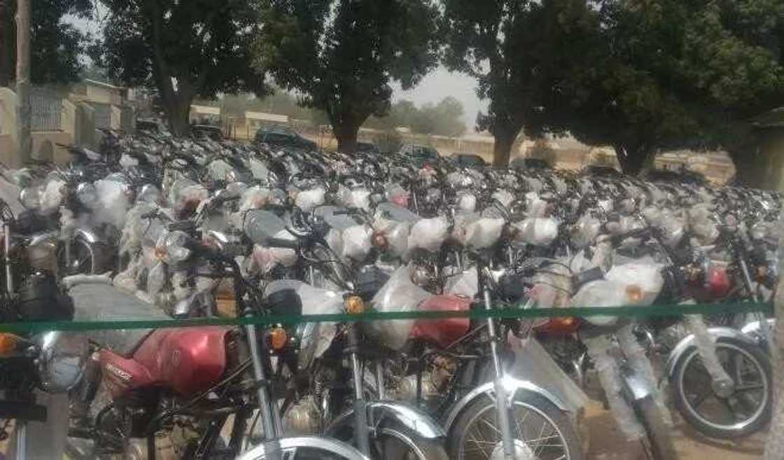 Babban sufeta janar ya raba ma Yansandan jihar Kano Babura 500 Babban sufeta janar ya raba ma Yansandan jihar Kano Babura 500