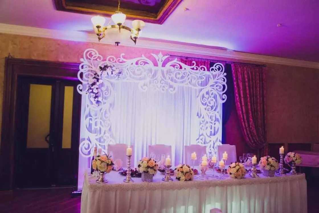 Posh wedding hall decoration idea Posh wedding hall decoration idea