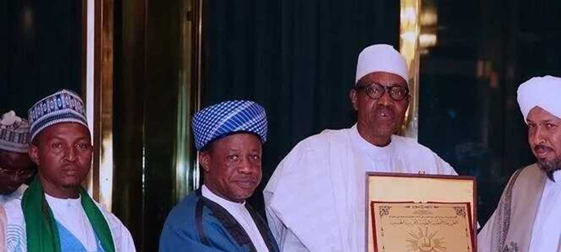 Shugaban kasa ya gana da shugban kungiyar Izala da Kadirriya a ofishin sa dake Abuja Shugaban kasa ya gana da shugban kungiyar Izala da Kadirriya a ofishin sa dake Abuja