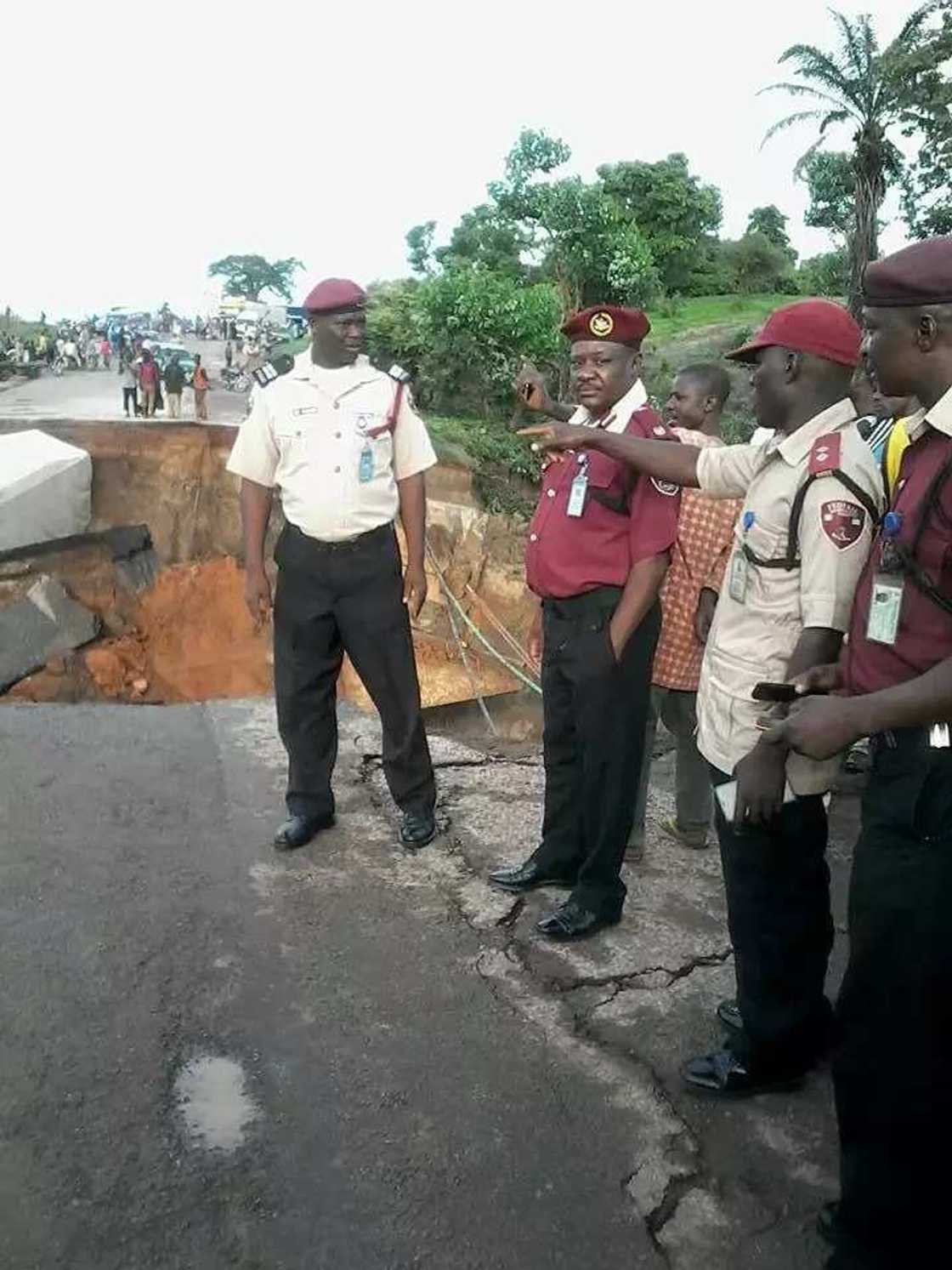 Commotion as Jebba road bridge collapsed Commotion as Jebba road bridge collapsed