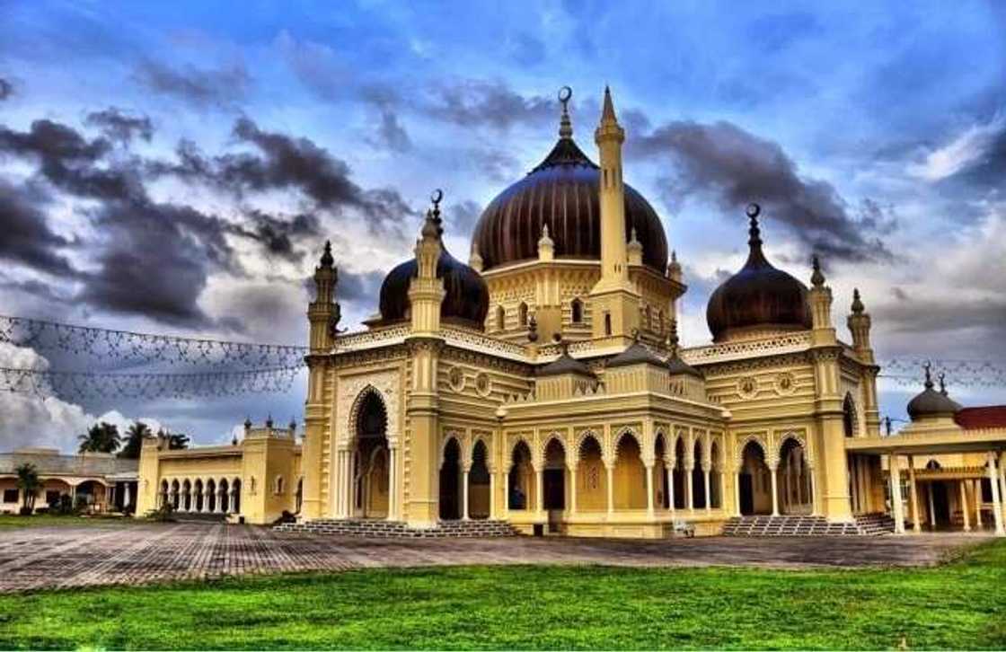 Tsarabar Juma'a: Sunaye da hotunan masallatai 10 mafi kyau da girma a duniya Tsarabar Juma'a: Sunaye da hotunan masallatai 10 mafi kyau da girma a duniya