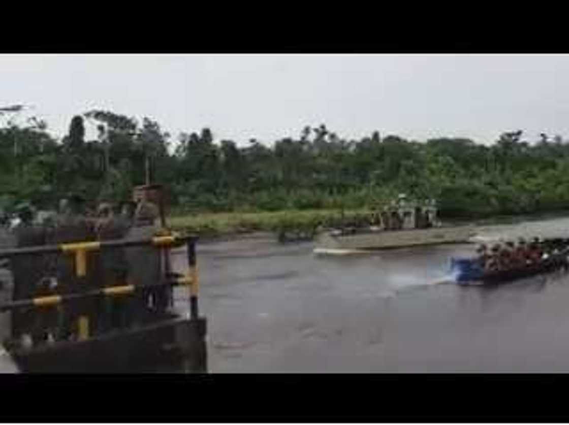 Nigerian army takes over rivers in Niger Delta (Photos, video) Nigerian army takes over rivers in Niger Delta (Photos, video)
