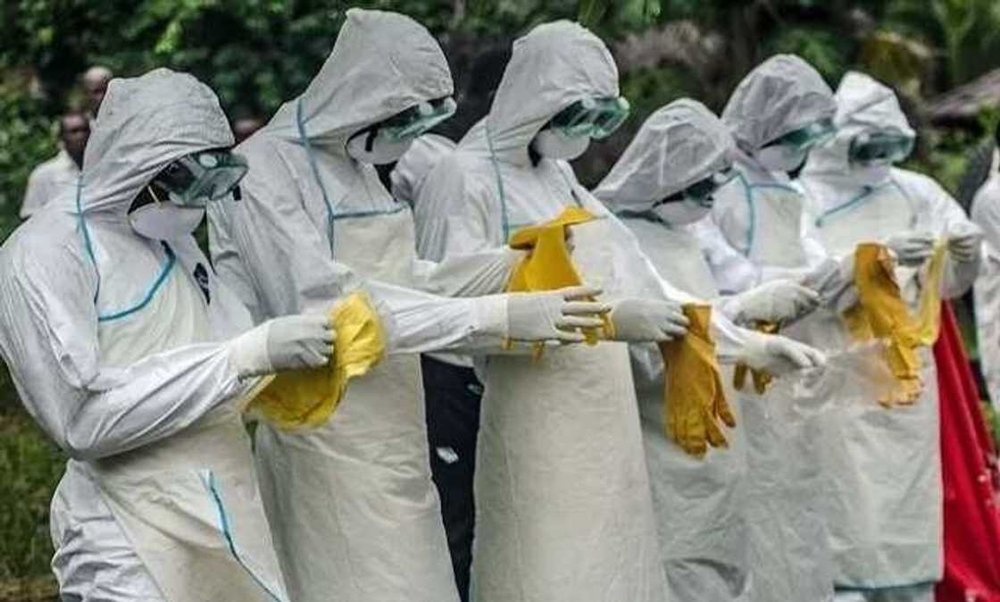 Bayan tabbatar da mutuwar wata mata kwatsam sai ga ta da ranta a cikin akwatin gawa a mutuware Bayan tabbatar da mutuwar wata mata kwatsam sai ga ta da ranta a cikin akwatin gawa a mutuware