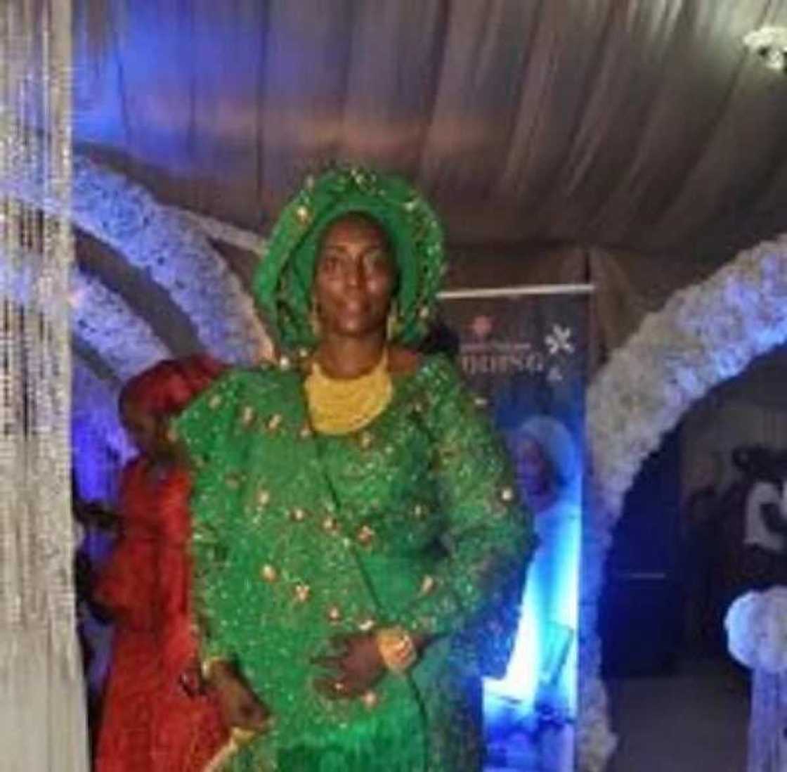 Hotunan manyan mata yan kwalisa 5 da suka caba kayattacen ado a 2017 Hotunan manyan mata yan kwalisa 5 da suka caba kayattacen ado a 2017