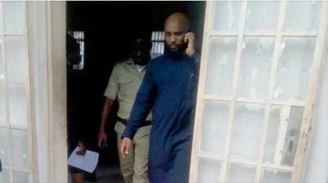 Dan Atiku yana bukatar kotu ta mallaka masa yara bayan sun rabu da matarsa Dan Atiku yana bukatar kotu ta mallaka masa yara bayan sun rabu da matarsa