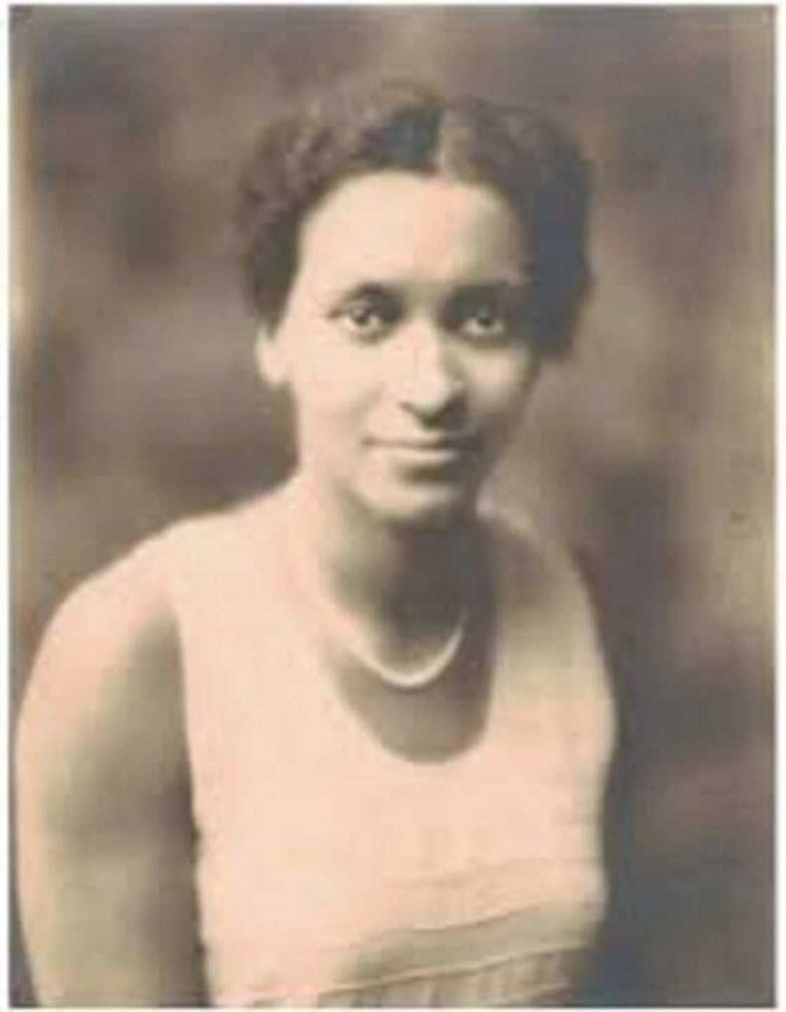 Tuna baya: Tarihin Likita Mace ta farko a Nahiyar Africa Tuna baya: Tarihin Likita Mace ta farko a Nahiyar Africa