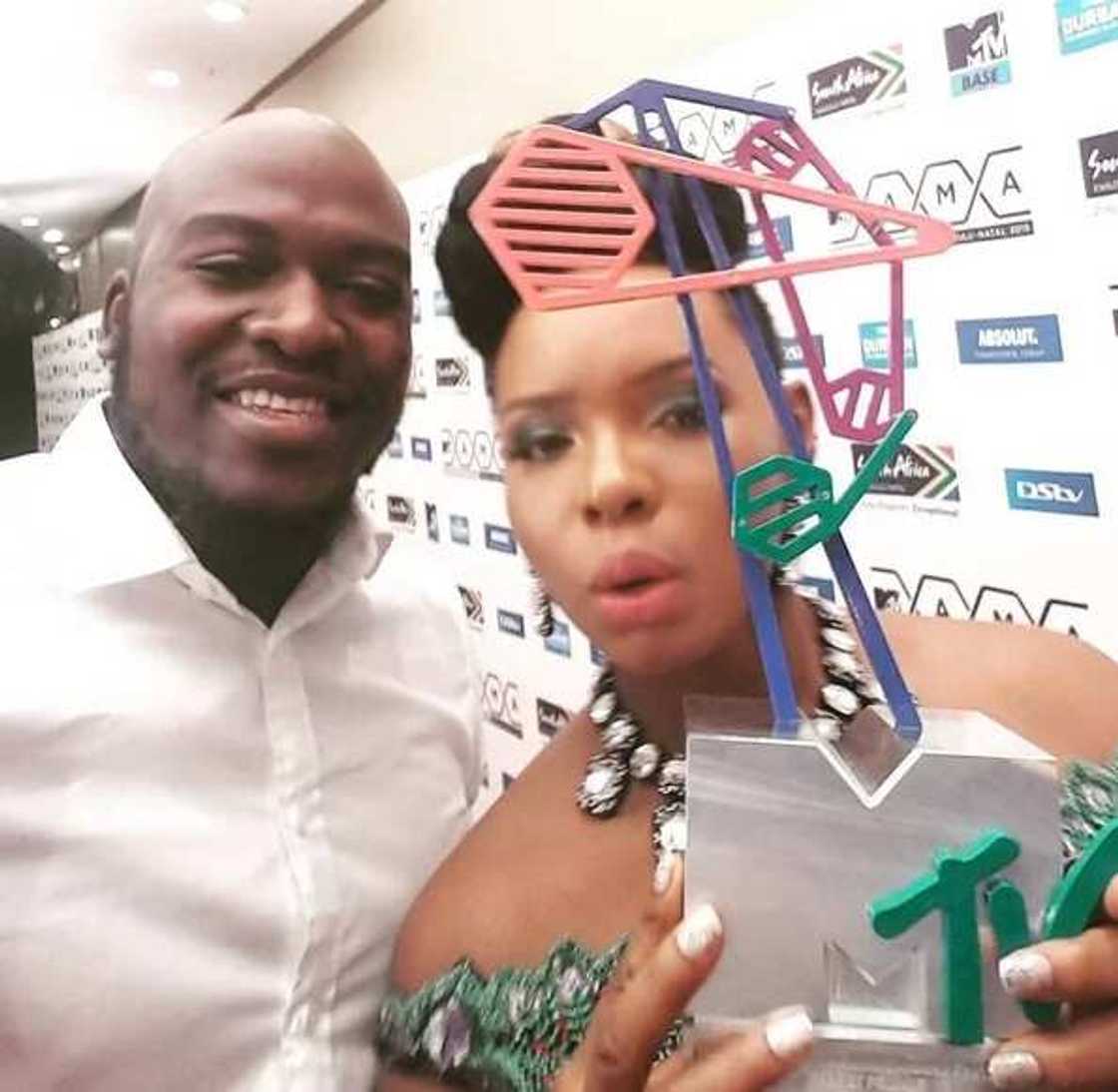 Check out these celebrities who are dating their managers Check out these celebrities who are dating their managers