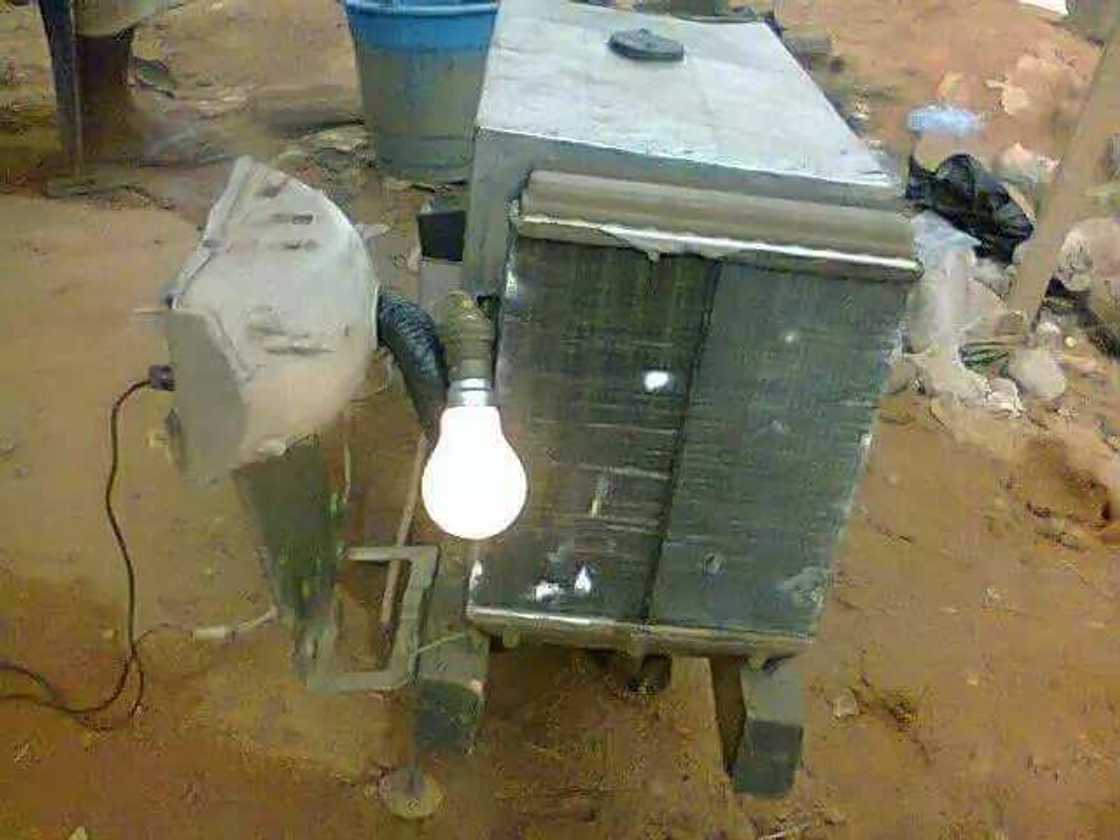Nigerian shows electricity generator that is powered by water Nigerian shows electricity generator that is powered by water