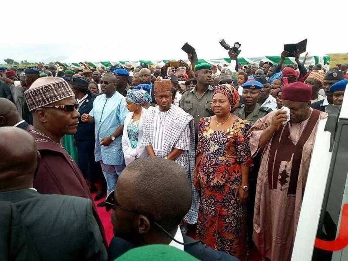 Yanzu Yanzu: Gawar tsohon gwamnan Taraba Suntai, ta isa Jalingo Yanzu Yanzu: Gawar tsohon gwamnan Taraba Suntai, ta isa Jalingo