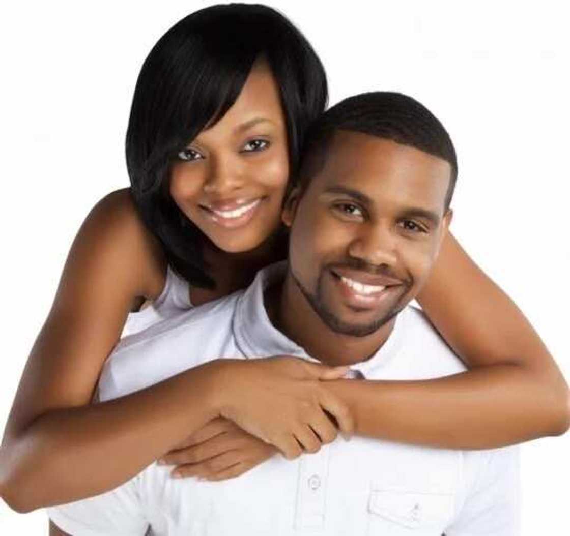 Matan ku rabu da dandalin sada zumunta na intanet ko ku yi hasasar mazajenku Matan ku rabu da dandalin sada zumunta na intanet ko ku yi hasasar mazajenku