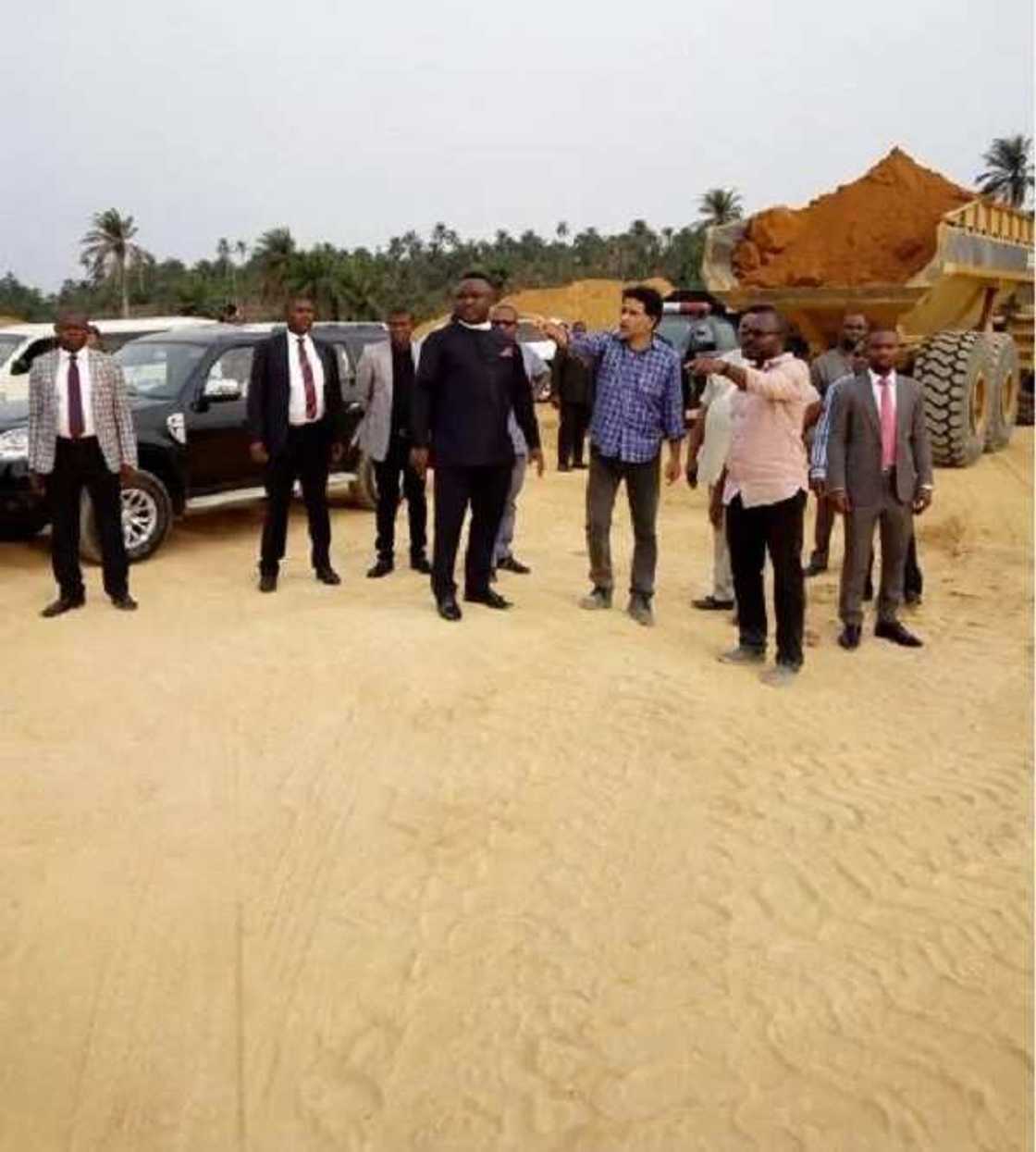 Governor Ayade with workers at the construction site