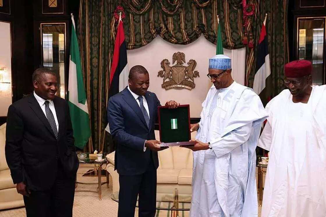 Shugaban kasar Togo ya kawo ma buhari ziyaran ban girma Shugaban kasar Togo ya kawo ma buhari ziyaran ban girma