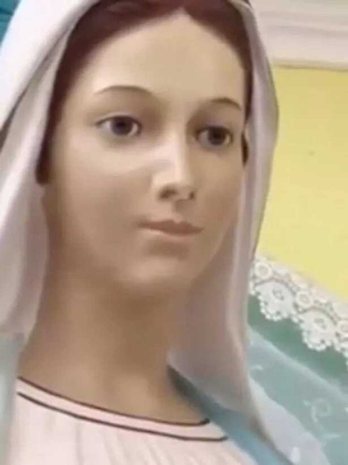 Statue of Virgin Mary filmed weeping for unknown reason Statue of Virgin Mary filmed weeping for unknown reason