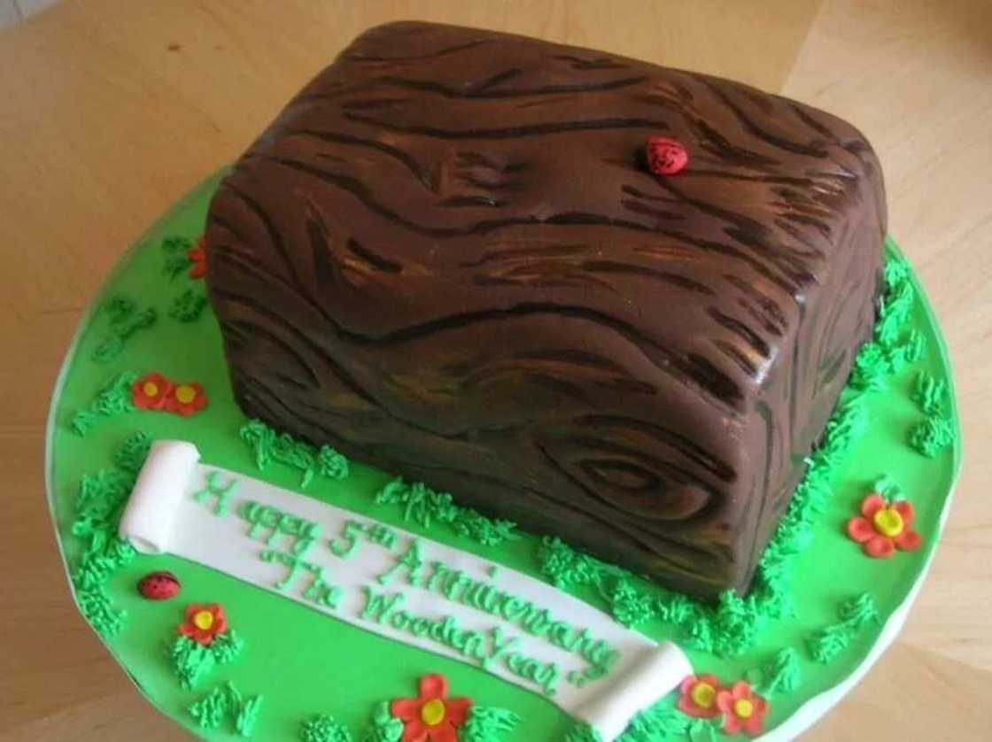 the fifth Wooden marriage anniversary cake the fifth Wooden marriage anniversary cake