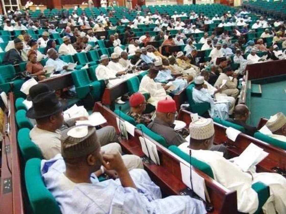 Dalilin da ya sa muka bar APC – ‘Yan majalisa 37 da suka canja sheka Dalilin da ya sa muka bar APC – ‘Yan majalisa 37 da suka canja sheka