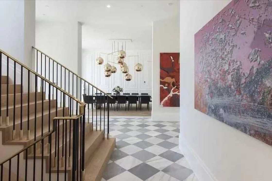 LeBron James buys new mansion in Brentwood for $23M (photos) LeBron James buys new mansion in Brentwood for $23M (photos)