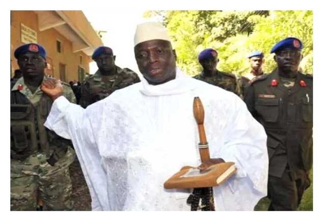 Kanjamau: Ashe karamar da tsohon shugaba Jammeh yake rabawa ta bogi ce Kanjamau: Ashe karamar da tsohon shugaba Jammeh yake rabawa ta bogi ce
