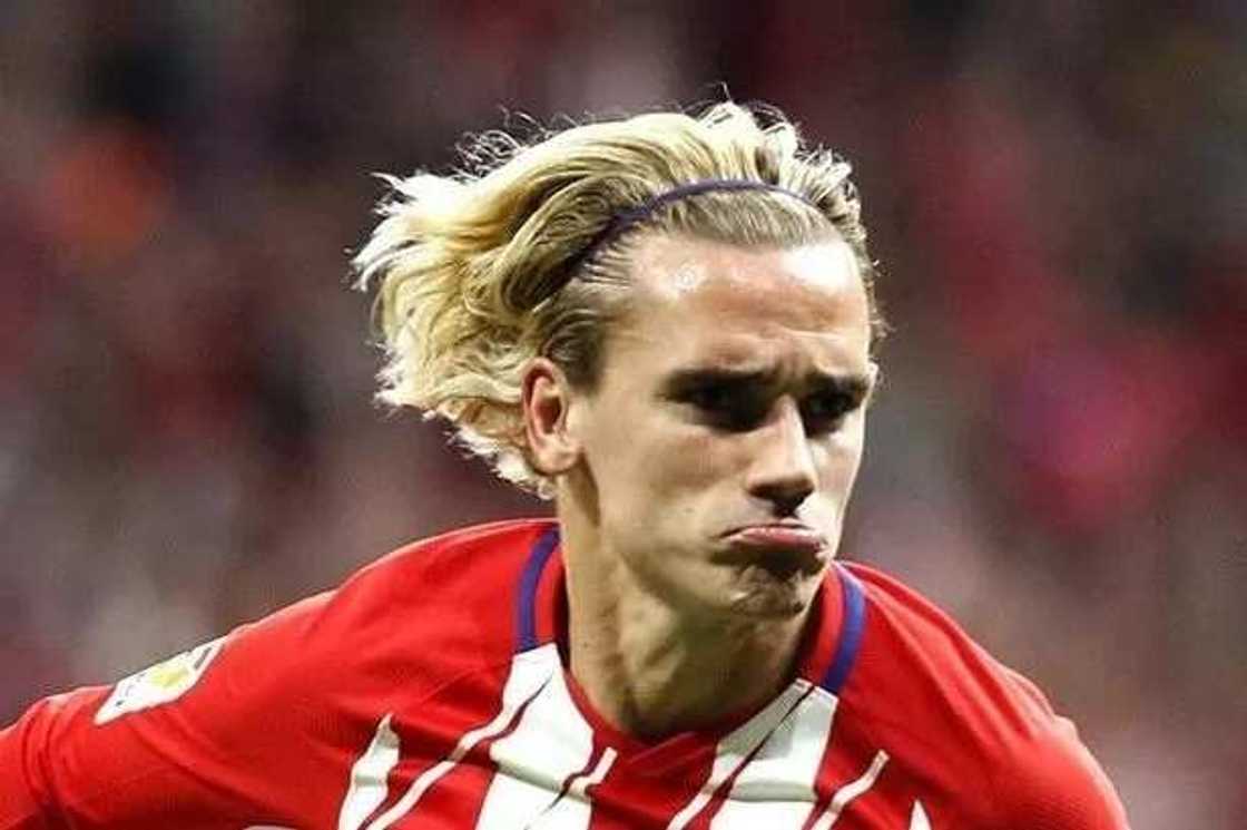 Jose Mourinho begs Man Utd chiefs to sign Antoine Griezmann Jose Mourinho begs Man Utd chiefs to sign Antoine Griezmann