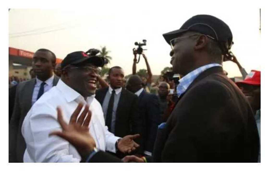 FG’ll complete all ongoing federal road projects in Enugu State in 18 months — Fashola FG’ll complete all ongoing federal road projects in Enugu State in 18 months — Fashola