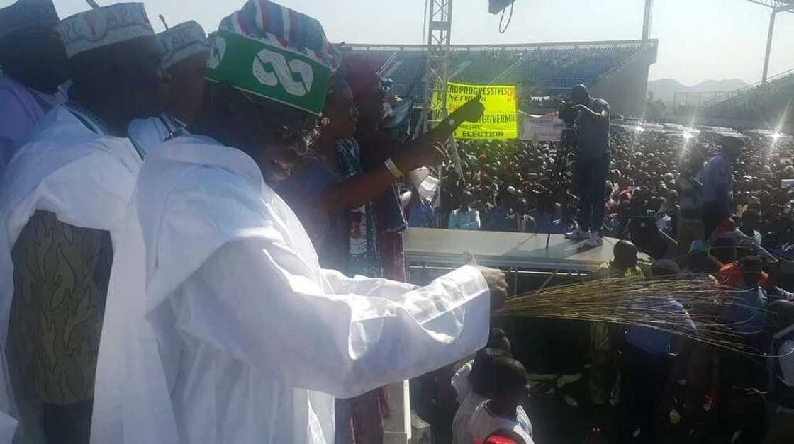 APC chieftain Balogun wants Tinubu to resolve the crisis in Alimosho.