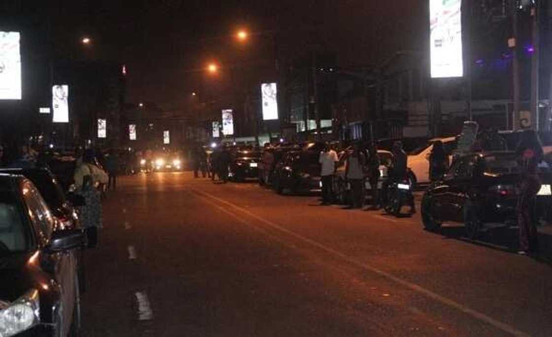 Just in: 12 internet fraudsters arrested, 10 cars seized in Lagos in an early morning raid of night club Just in: 12 internet fraudsters arrested, 10 cars seized in Lagos in an early morning raid of night club