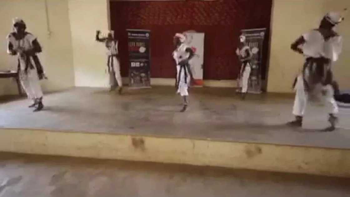 Kayatattun kalar rawar gargajiya 4 a kasar Hausa Kayatattun kalar rawar gargajiya 4 a kasar Hausa