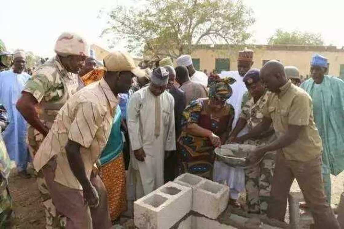 Hotunan da ya tabbatar da cewa an sace yan matan Chibok Hotunan da ya tabbatar da cewa an sace yan matan Chibok