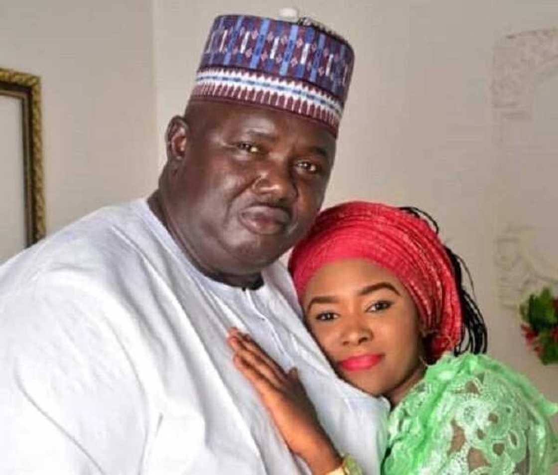 Wasu hotunan kafin aure na Hausawa da su kayi ta jawo cece-kuce a shafukan sada zumunta Wasu hotunan kafin aure na Hausawa da su kayi ta jawo cece-kuce a shafukan sada zumunta