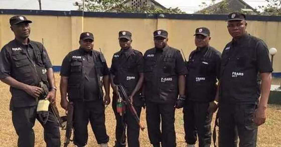 Yadda shigar banza ta jefa wasu mata 2 'yan kwalisa cikin matsala hannun jami'an 'yan sanda a Najeriya Yadda shigar banza ta jefa wasu mata 2 'yan kwalisa cikin matsala hannun jami'an 'yan sanda a Najeriya