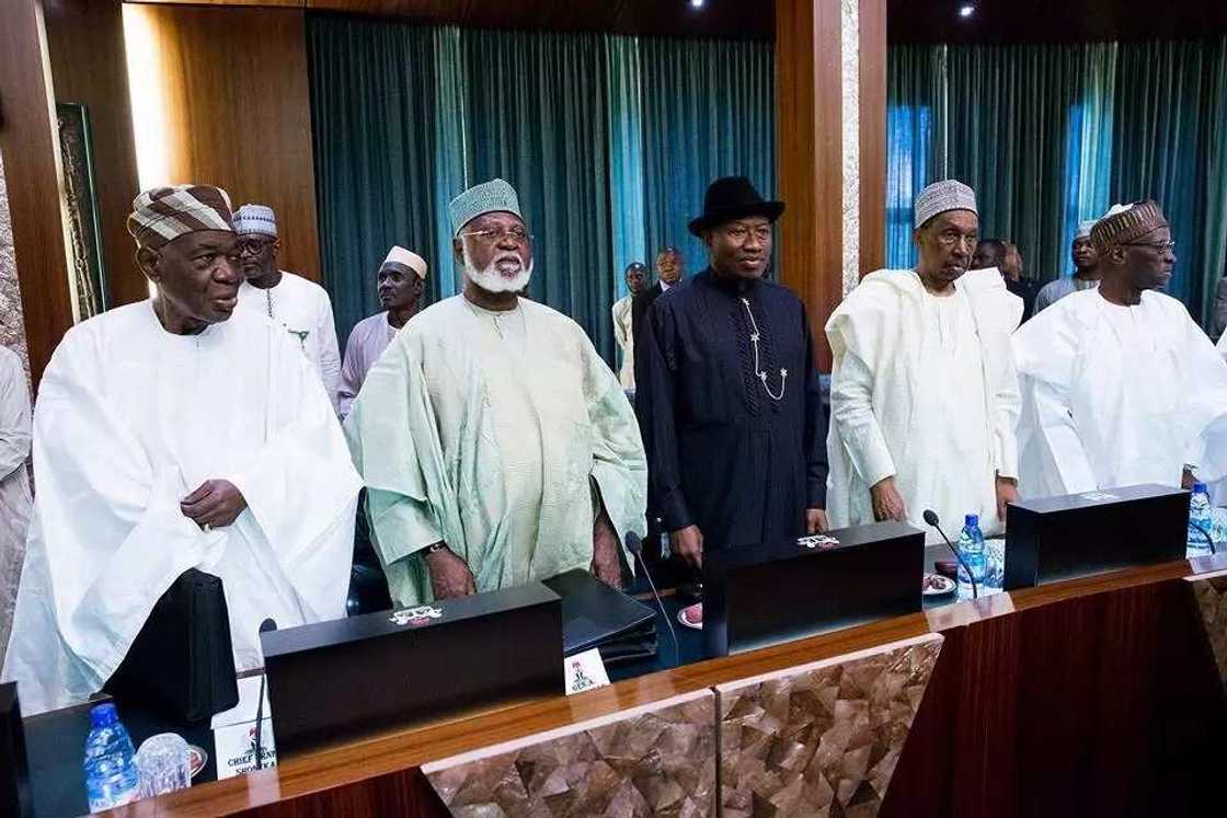 Shugaba Buhari tare da tsofaffin shugabannin kasar najeriya Shugaba Buhari tare da tsofaffin shugabannin kasar najeriya